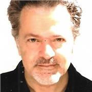 Medico laureato e specializzato , appassionato di storia, impartisce lezioni per studenti scuola secondaria, licei ed istituti professionali